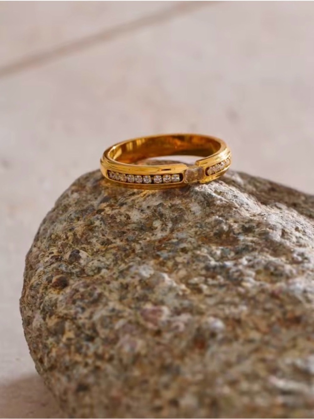 18K Gold Stainless Steel Ring with Crystal Accents SIZE 8 - Picture 5 of 7